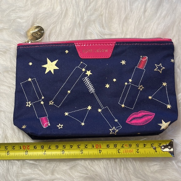 A gorgeous ESTEE LAUDER cosmetic bag 🐬 - Picture 6 of 7